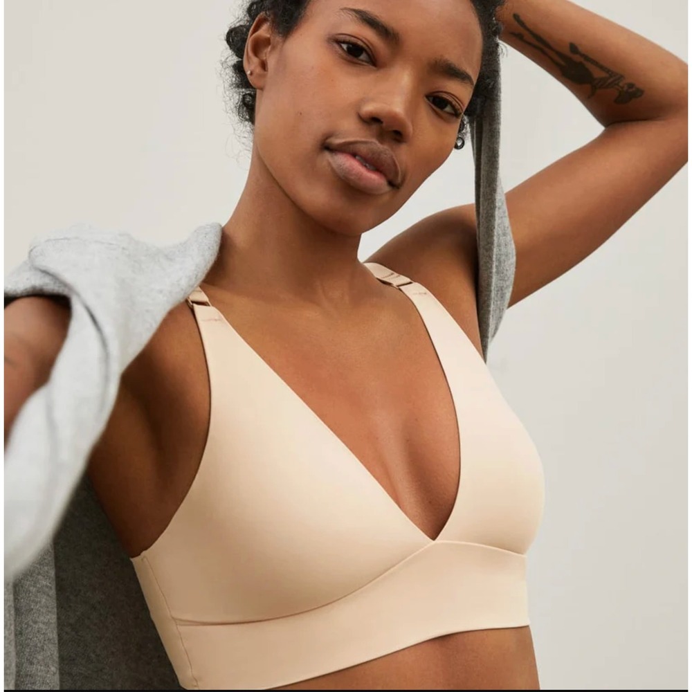 Everlane Smooth Nude Wireless V-Neck Bra